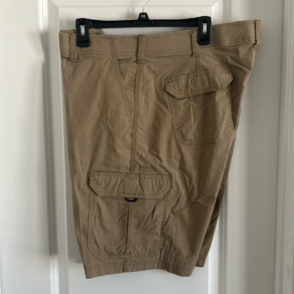 Men’s Lee extreme motion cargo shorts
